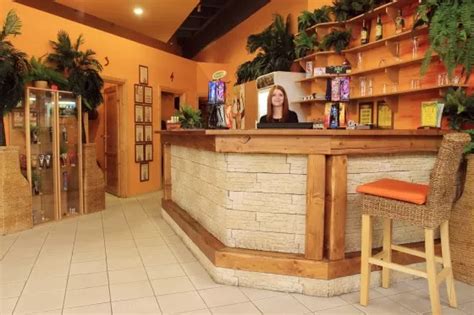 REALLIVECAMS FROM CZECH SOLARIUM TANNING SALON.